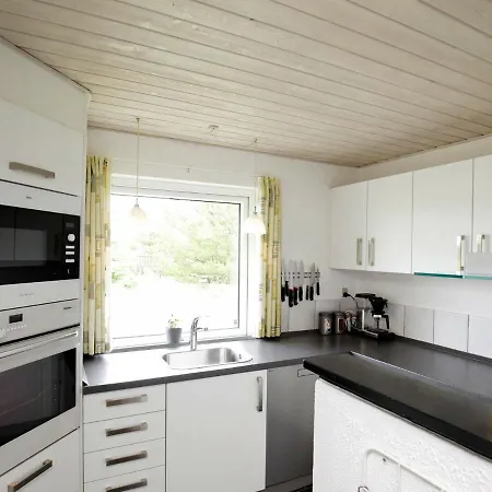 Dom wakacyjny Five-bedroom Holiday In Blavand 29