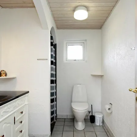Dom wakacyjny Five-bedroom Holiday In Blavand 29